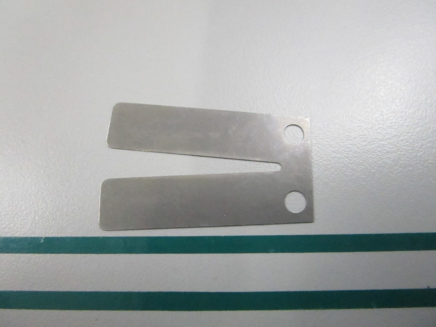NEW OEM 325267 0325267 OMC Johnson Evinrude Leaf Plate 0810