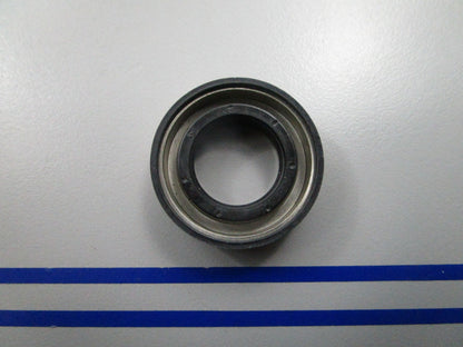 NEW OEM 313284 0313284 OMC Johnson Evinrude Oil Seal 0810