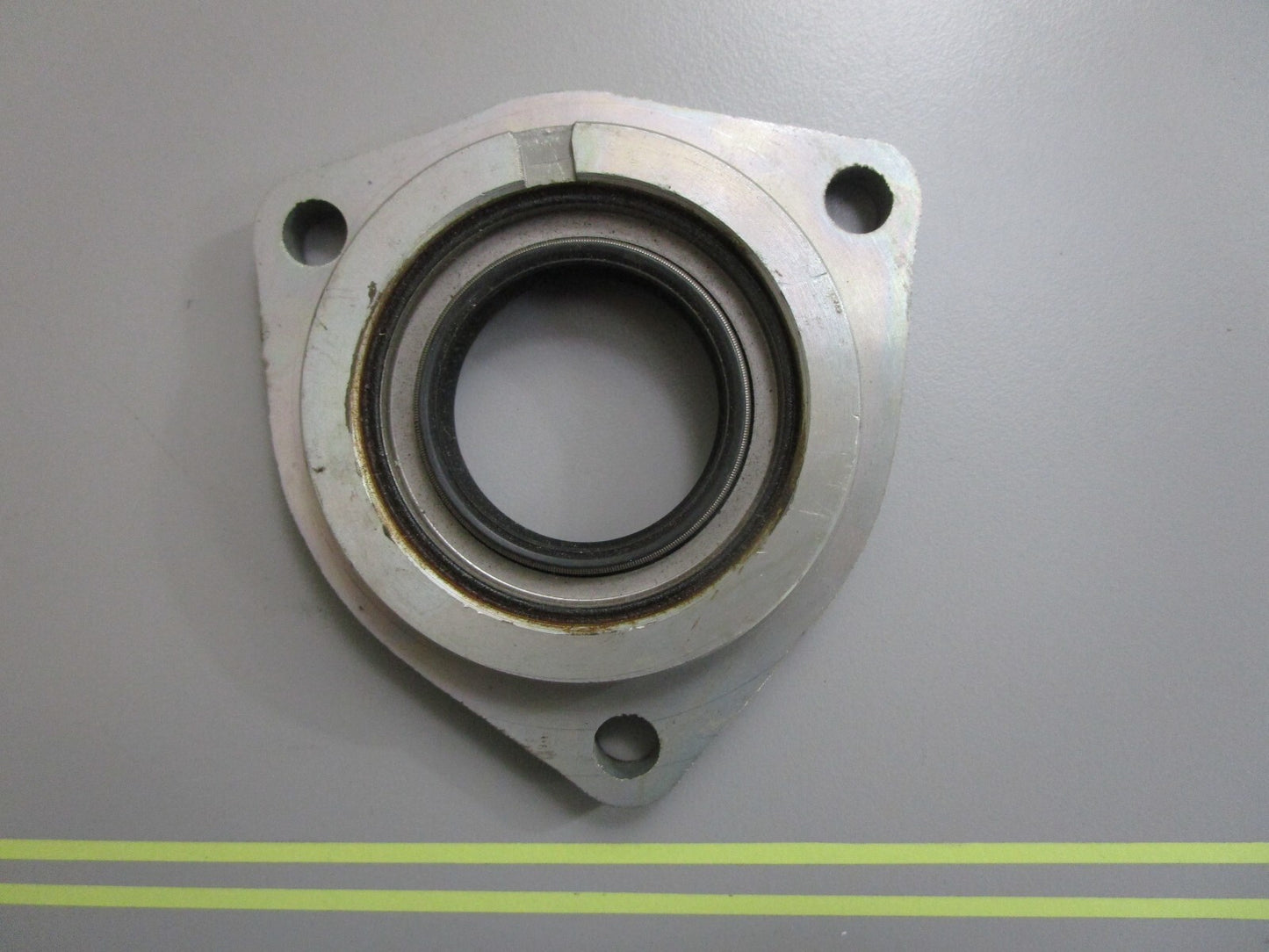 *NEW OEM* 0810 OMC Johnson Evinrude Retainer & Seal 980478 908066