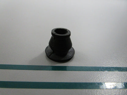 NEW OEM 311439 0311439 OMC Johnson Evinrude Grommet 0810
