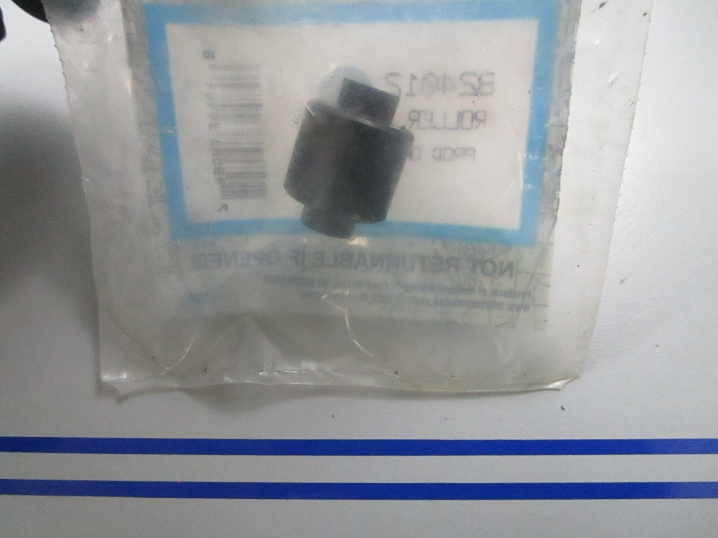 *NEW OEM* 0810 Mercury Quicksilver Roller 824012