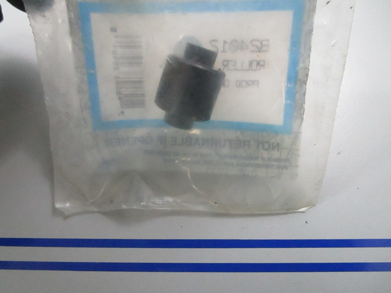 *NEW OEM* 0810 Mercury Quicksilver Roller 824012