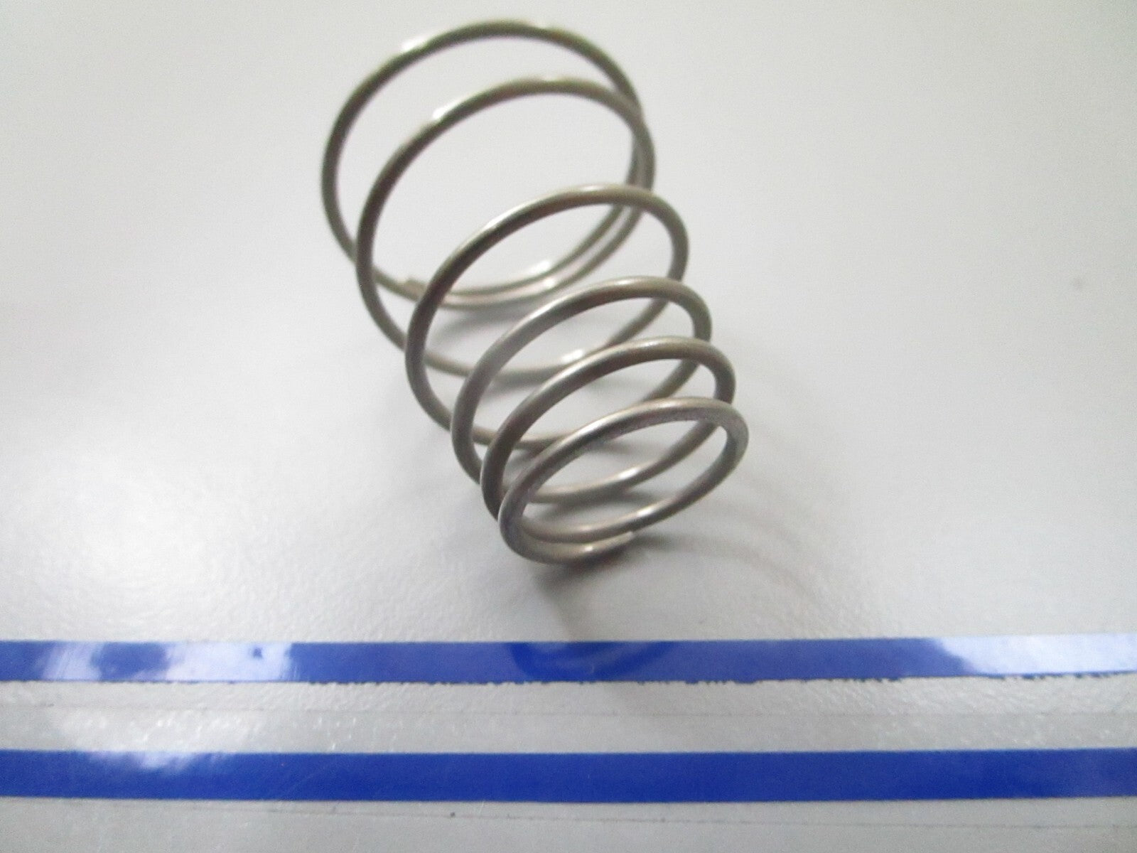 *NEW OEM* 0810 OMC Johnson Evinrude Spring 343020 0343020