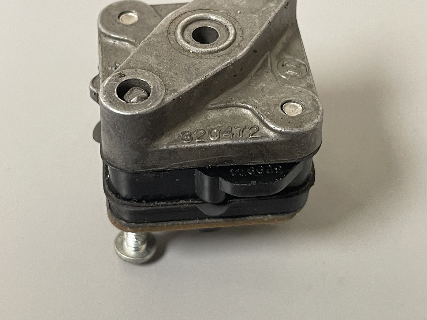 NEW OEM 386979 Johnson Evinrude Fuel Pump 0670