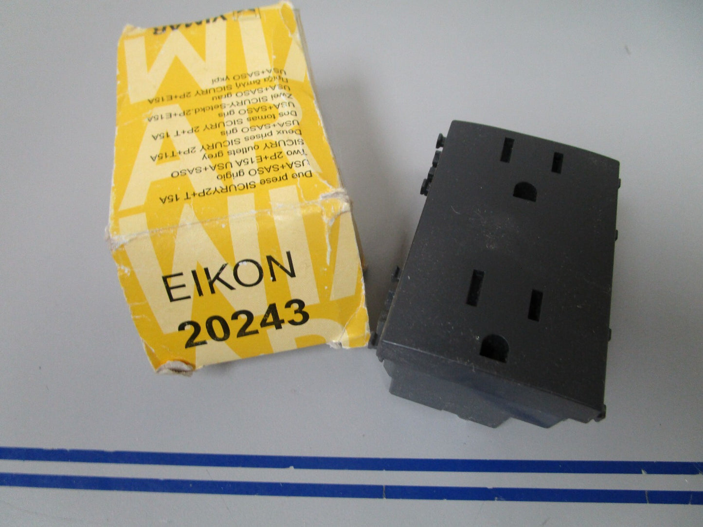 *NEW* 0720 Vimar Eikon 2P+T 15A Socket Outlet 20243