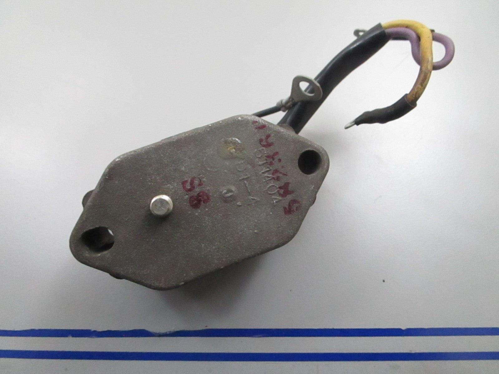 *NEW OEM* 0810 OMC Johnson Evinrude 3 Wire Voltage Regulator 582360 0582360