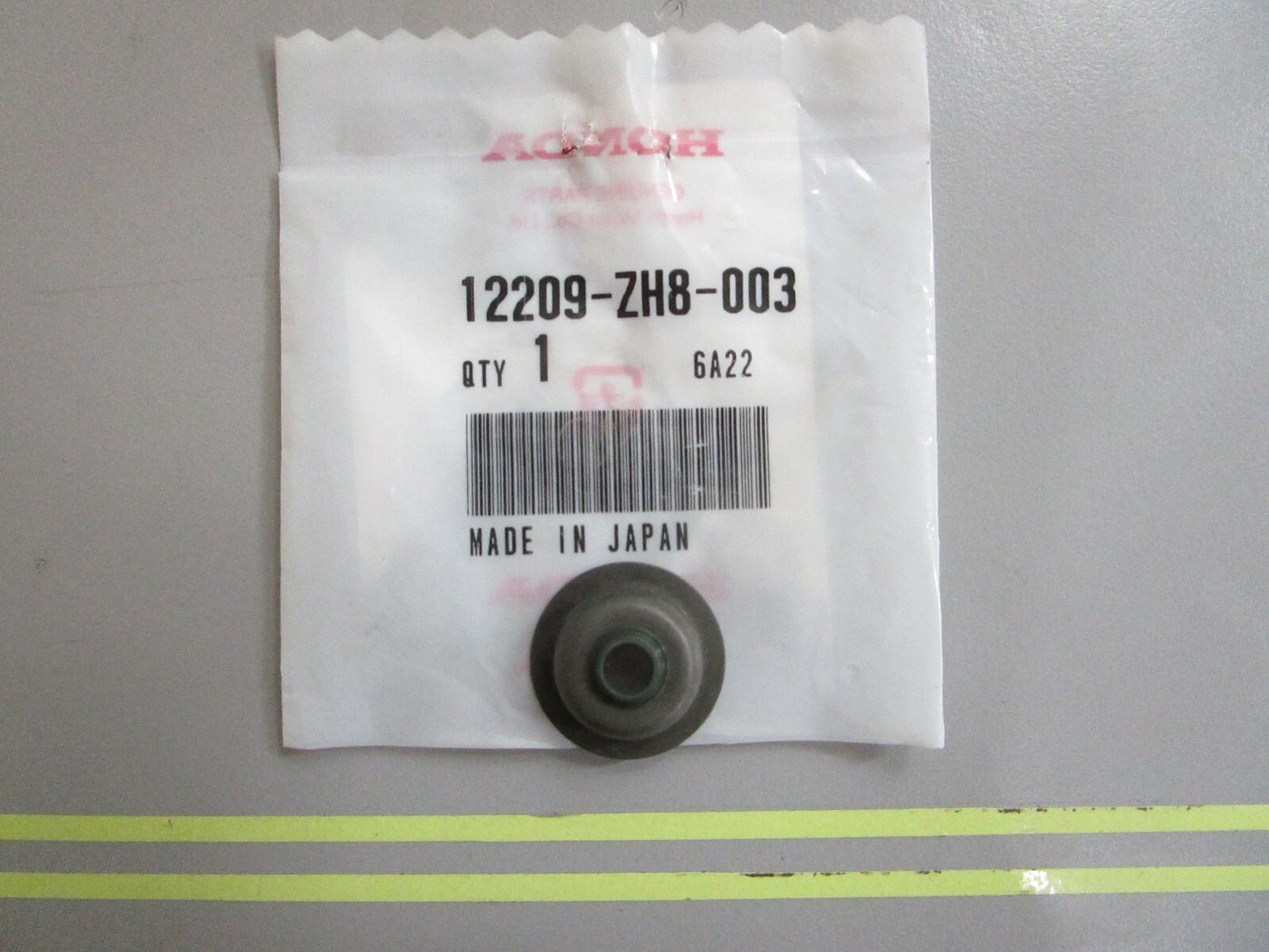 *NEW OEM* 0810 Honda Seal 12209-ZH8-003