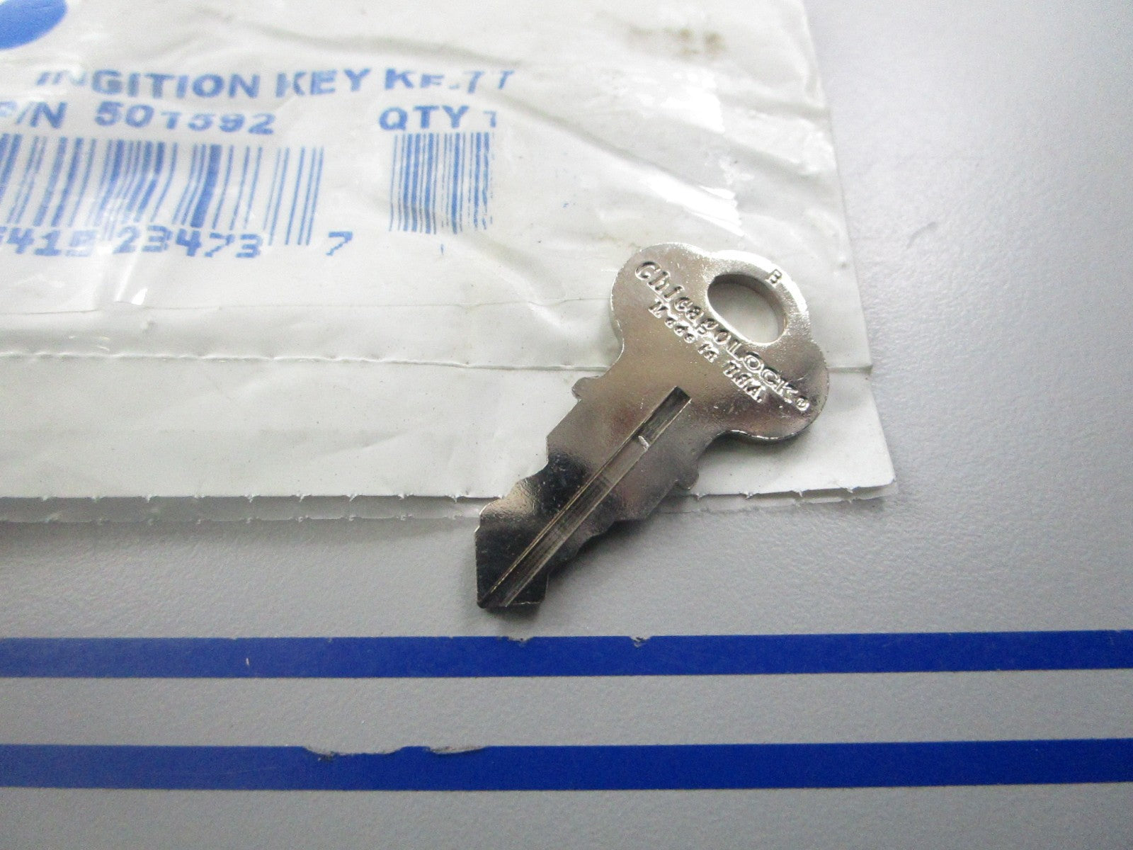 *NEW OEM* 0810 OMC Johnson Evinrude KF-77 Ignition Key 501592 0501592