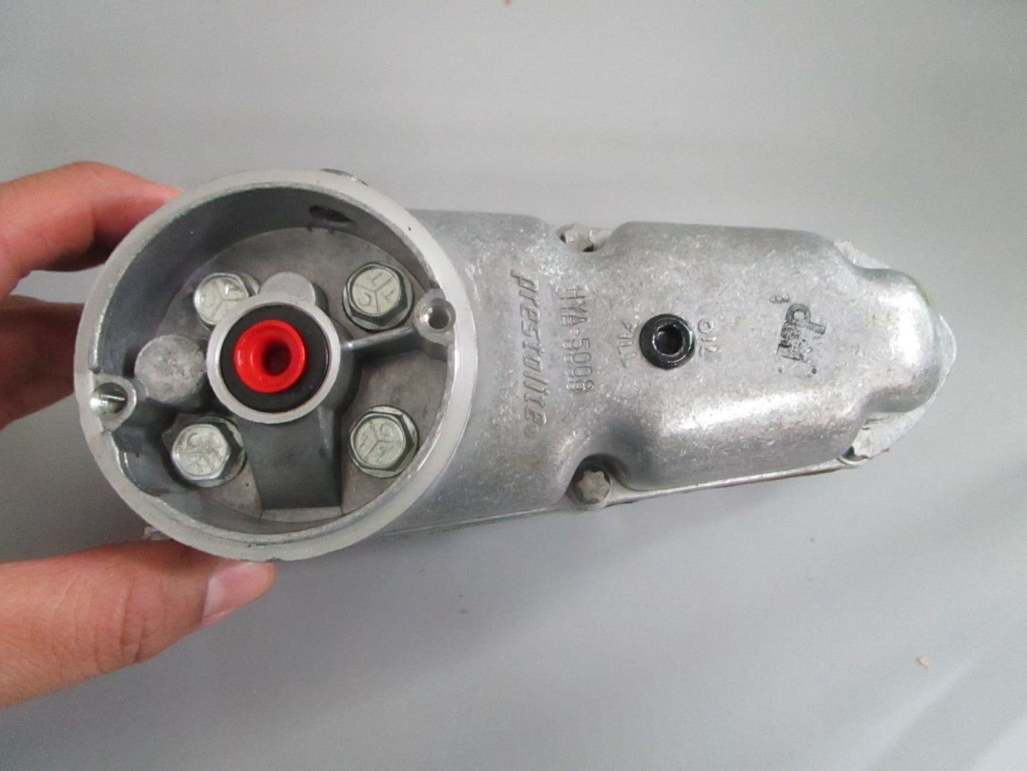 NEW OEM 173264 0173264 OMC Johnson Evinrude Valve Body & Gearcase Assy 0820