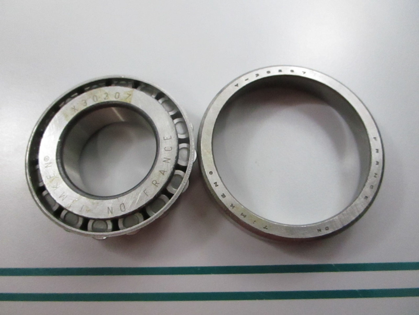 NEW OEM 30207 Timken Roller Bearing 0810
