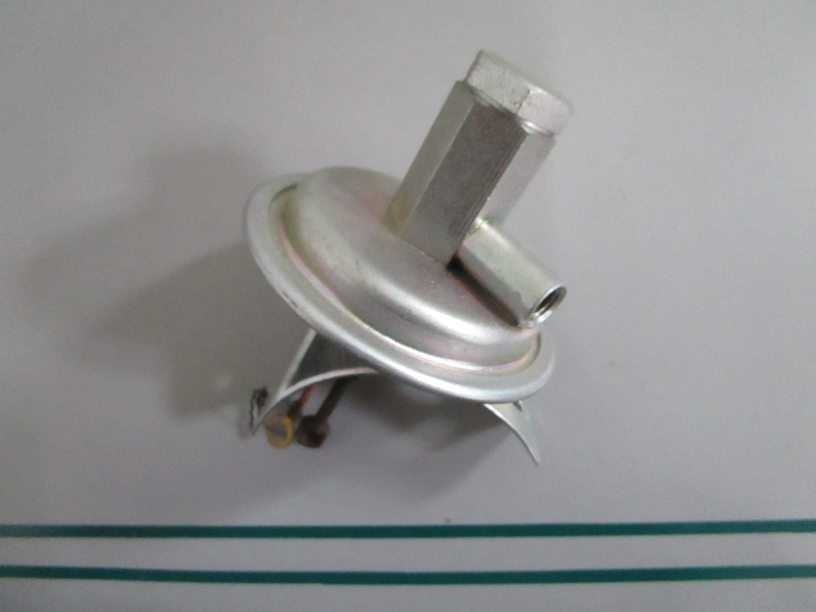 NEW OEM 0001581018 1237121301 Mercedes-Benz Bosch Vacuum Box 0820