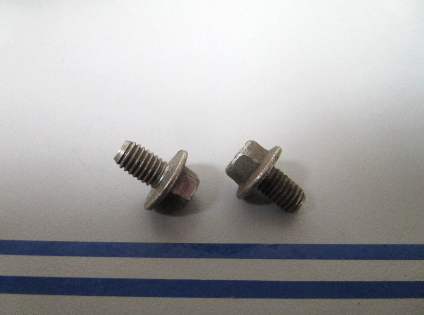 *NEW OEM* (LOT OF 2) 0810 Mercury Quicksilver Screw 82130010
