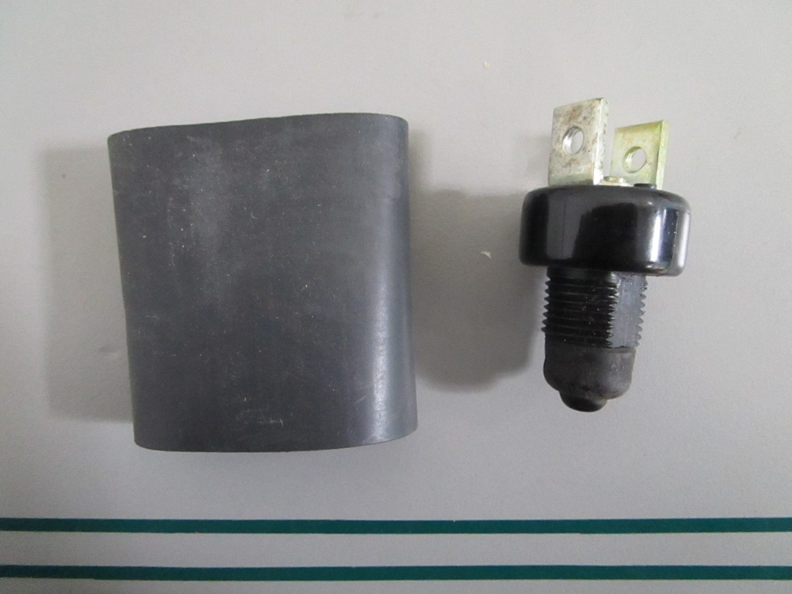 NEW OEM 395699 0395699 OMC Johnson Evinrude Switch & Sleeve Assy 0820