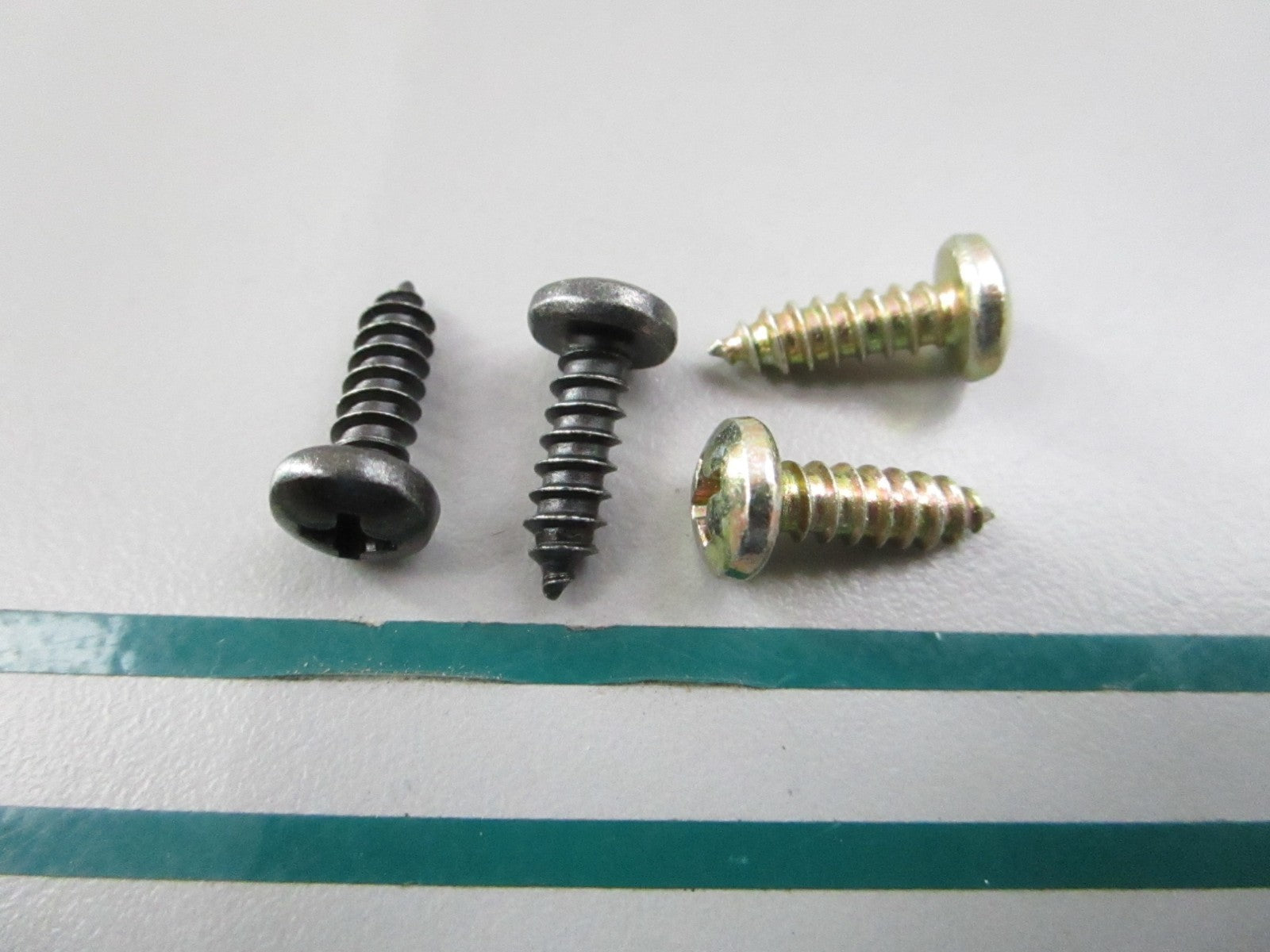 NEW OEM (LOT OF 4) 955127 Volvo Penta Screw 0810