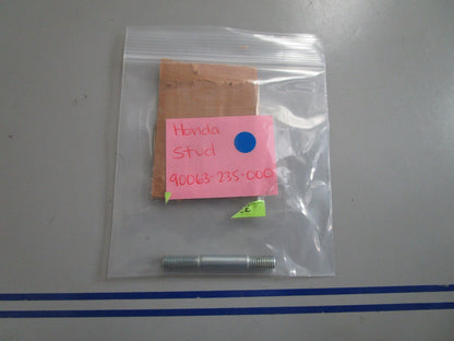 *NEW OEM* 0810 Honda Stud 90063-235-000