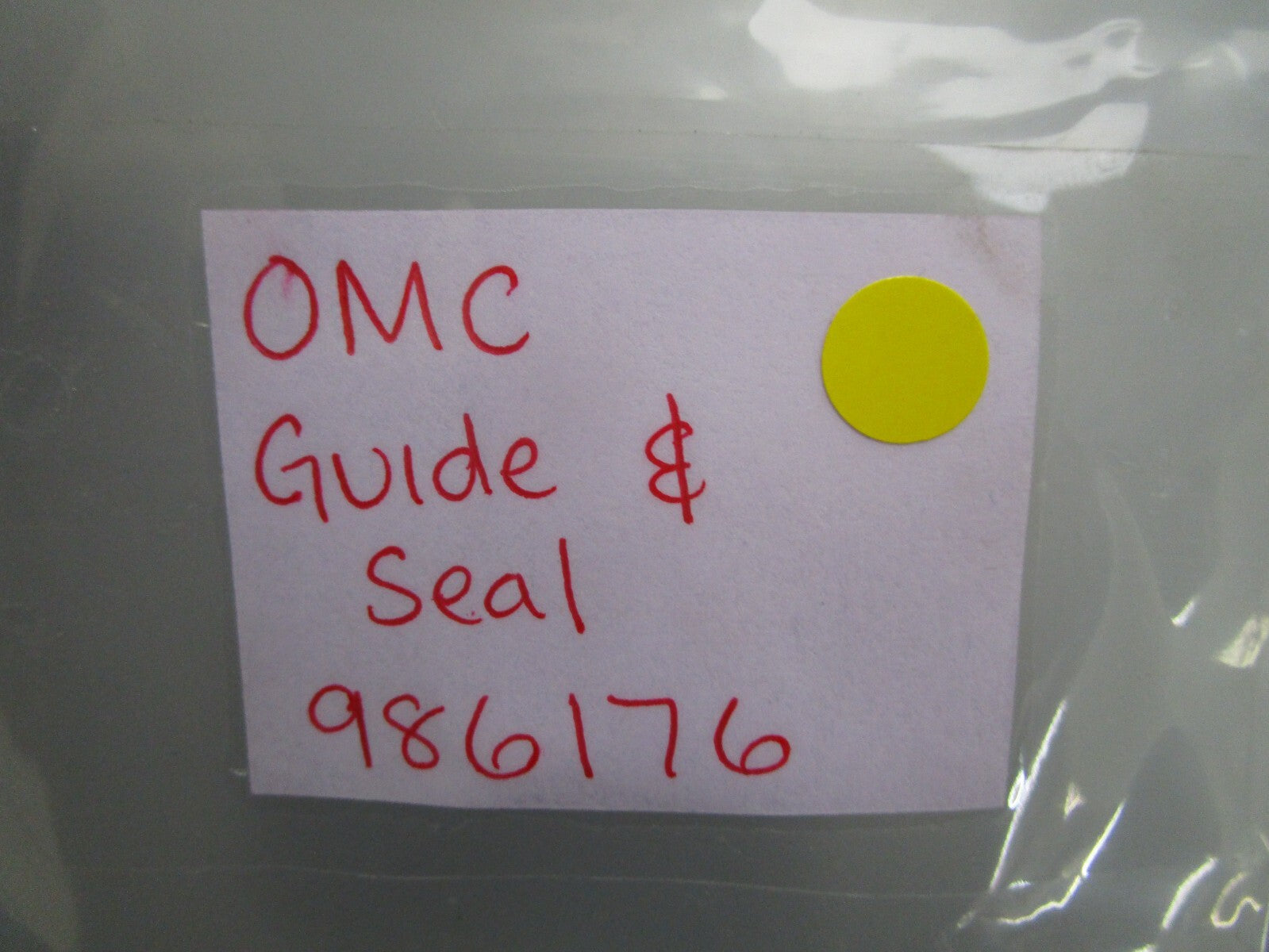*NEW OEM* 0820 OMC Johnson Evinrude Guide & Seal 986176 0986176