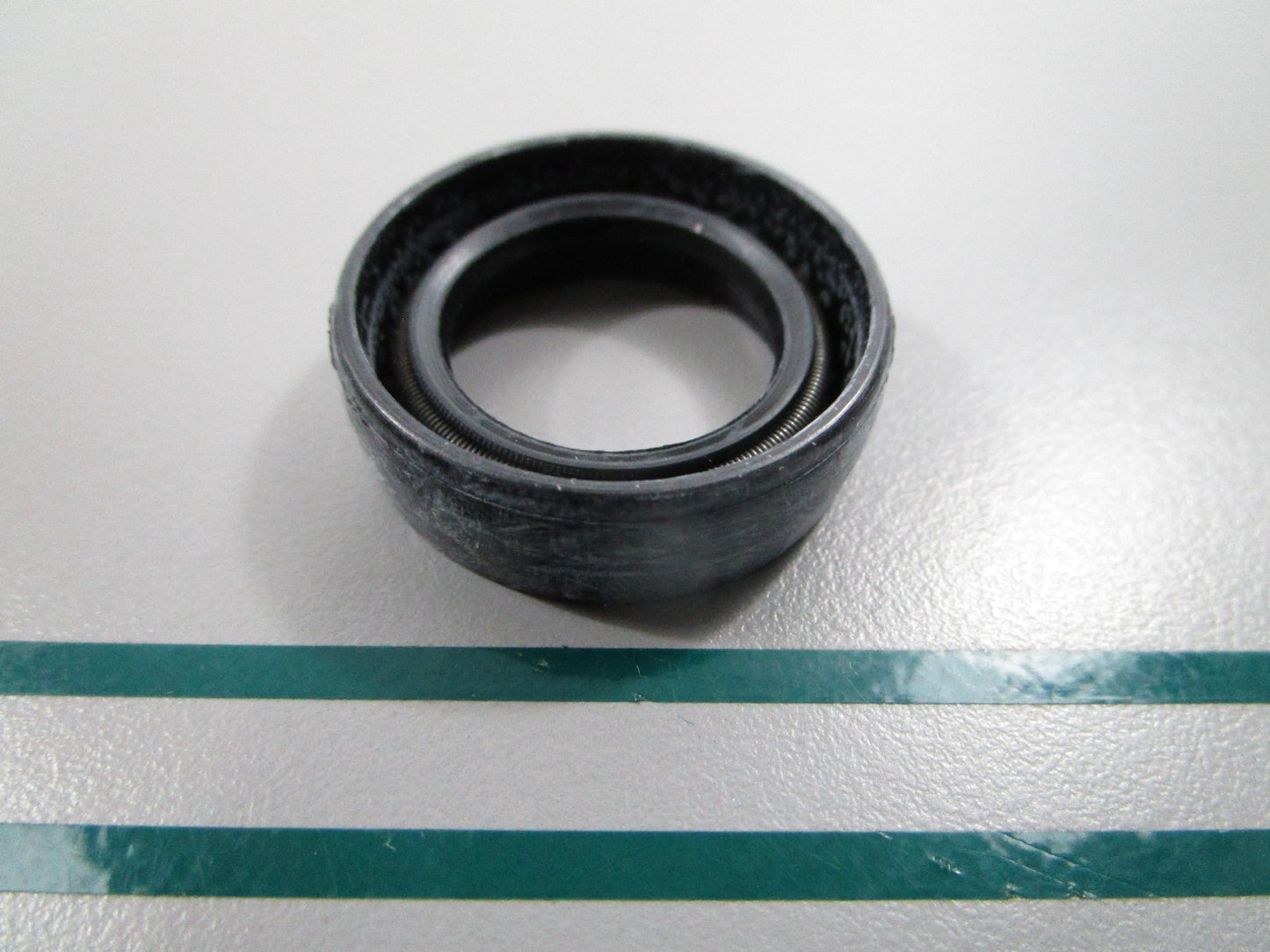 NEW OEM 312389 0312389 OMC Johnson Evinrude Oil Seal 0810