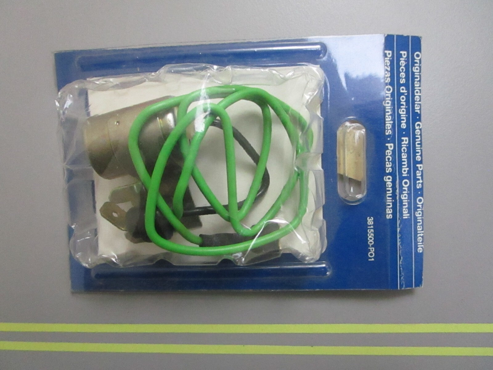 *NEW OEM* 0810 Volvo Penta Condenser 243653