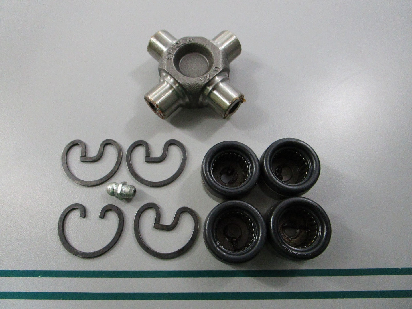 NEW OEM E3T2-4635-B Ford U-Joint Kit 0810