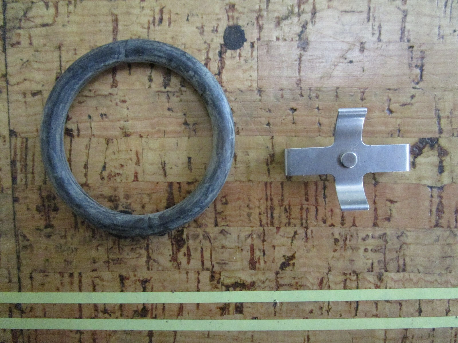 *NEW OEM* 0810 OMC Johnson Evinrude Spring & O-Ring Assembly 5001911