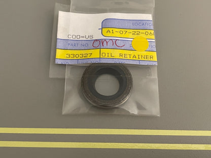 *NEW OEM* 0810 OMC Johnson Evinrude Oil Retainer 330327 0330327