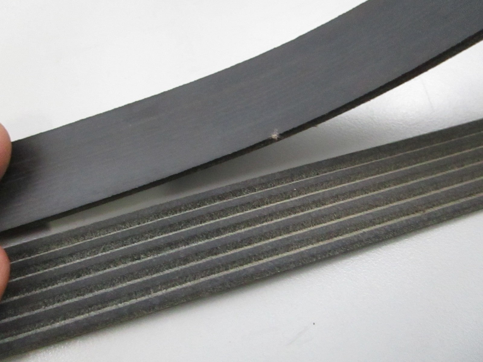 Gates NEW Micro-V Serpentine Belt K060415 6-Rib 0810