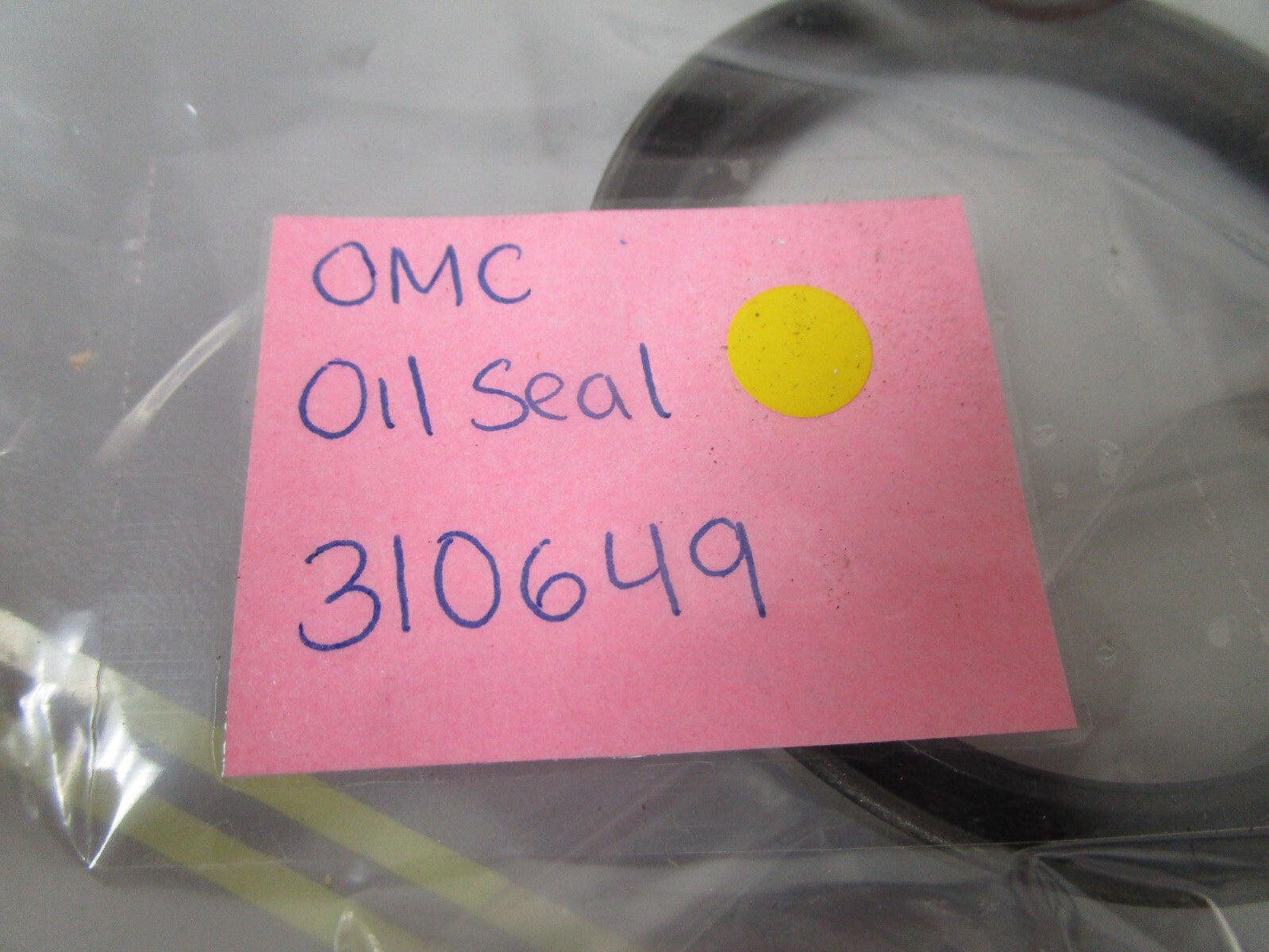 *NEW OEM* 0810 OMC Johnson Evinrude Oil Seal 310649 0310649