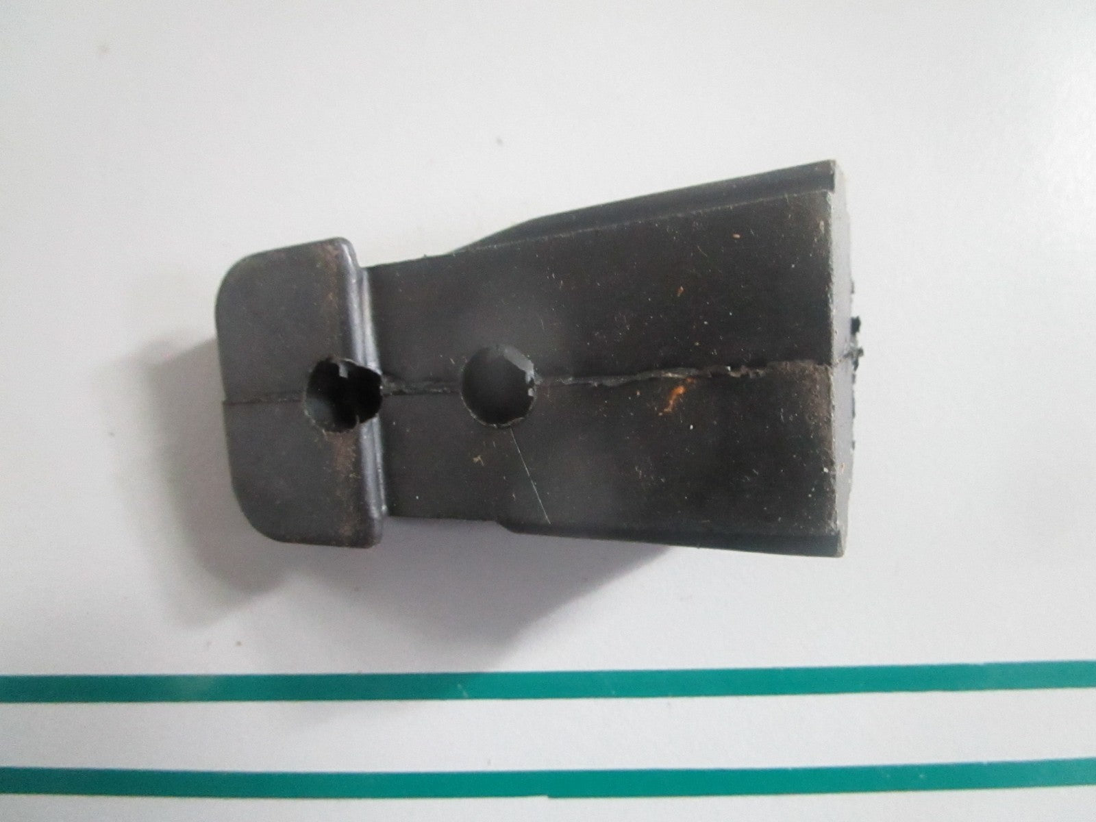 NEW OEM 318401 0318401 OMC Johnson Evinrude Grommet 0820