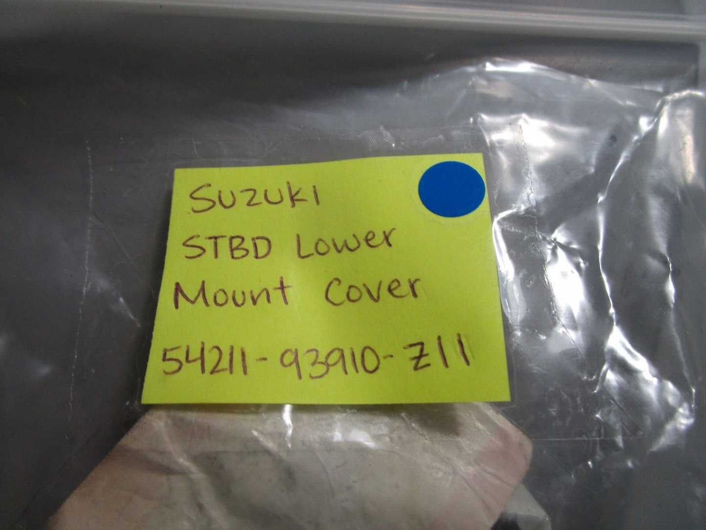 *NEW OEM* 0770 Suzuki STBD Lower Mount Cover 54211-93910-Z11