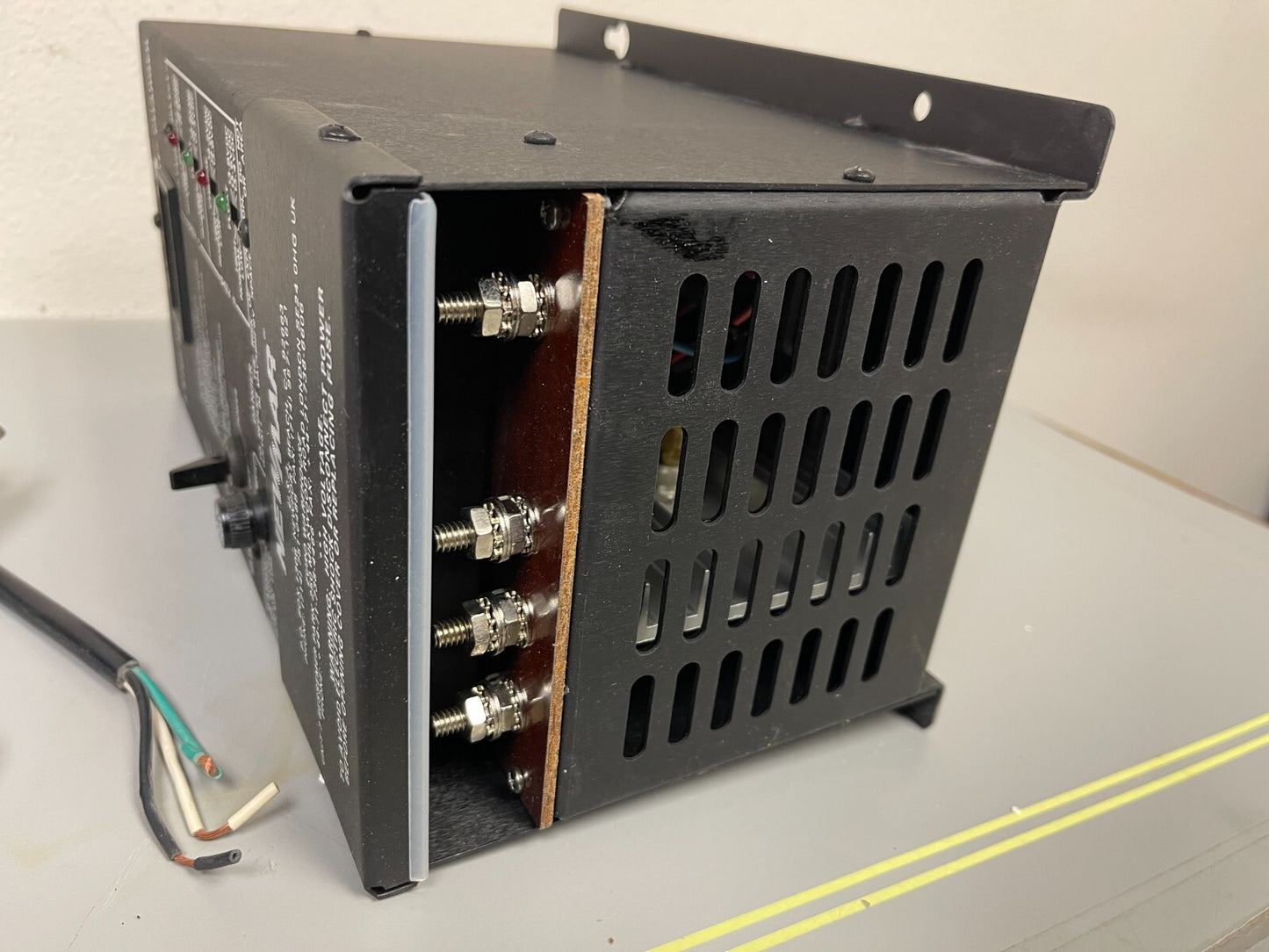 *NEW OEM* 0720 Newmar 30 DC Amperes PHD-25 Battery Charger 445-0250-0