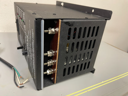 *NEW OEM* 0720 Newmar 30 DC Amperes PHD-25 Battery Charger 445-0250-0