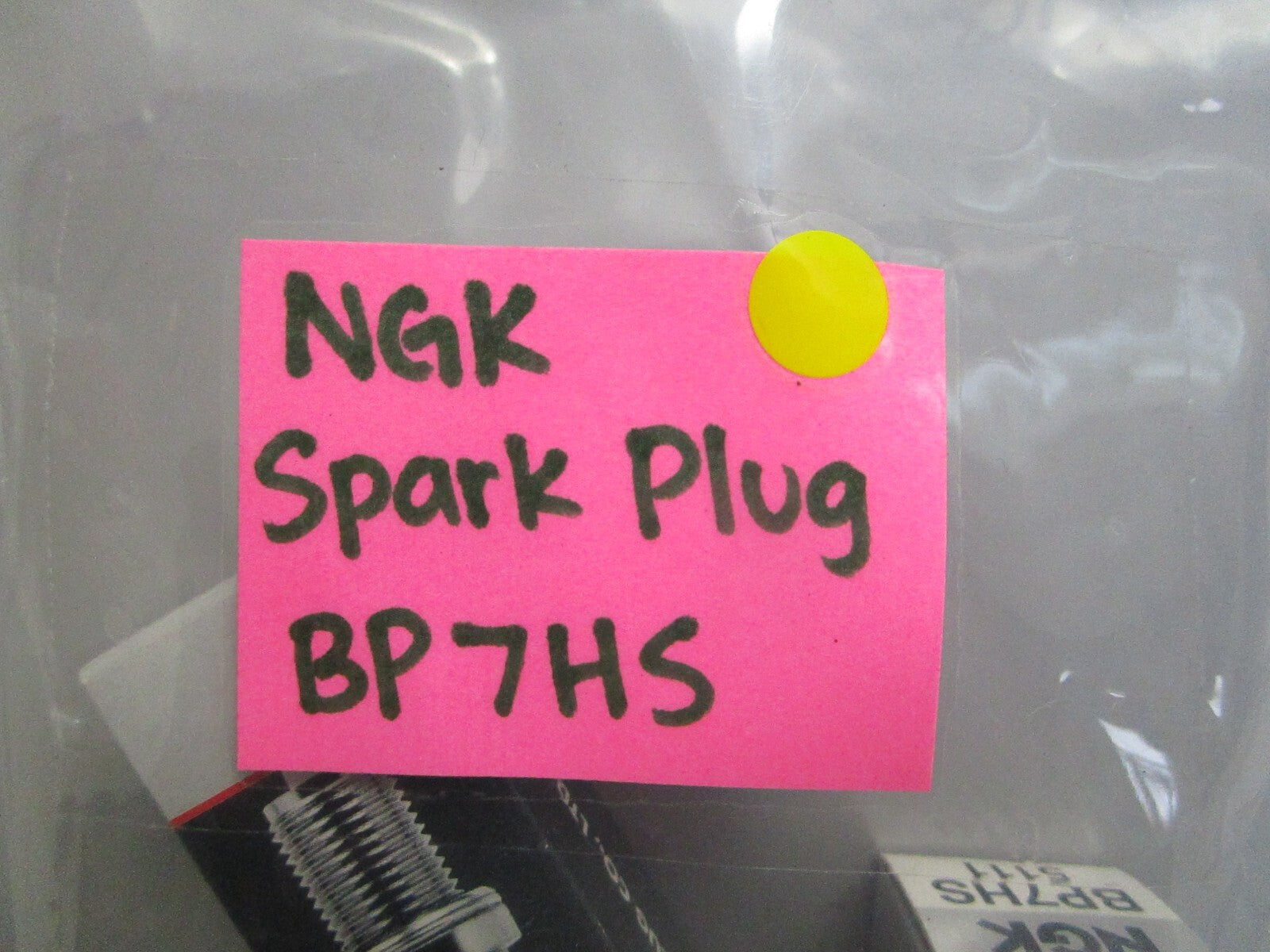 *NEW* 0810 NGK Spark Plug BP7HS
