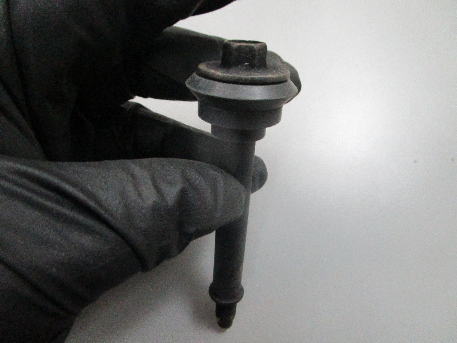 *NEW OEM* 0810 Cummins Isolator Cap 3959400