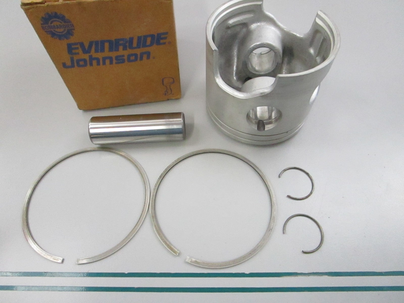 NEW OEM 5006676 OMC Johnson Evinrude Piston Kit 0810