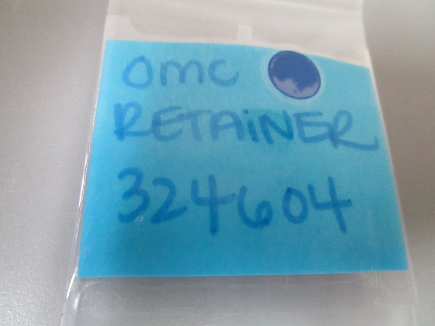 NEW OEM 324604 0324604 OMC Johnson Evinrude Retainer 0810