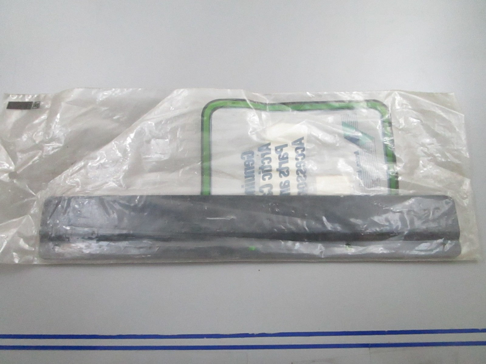 *NEW OEM* 0810 Arctic Cat Hood Guide 0616-622