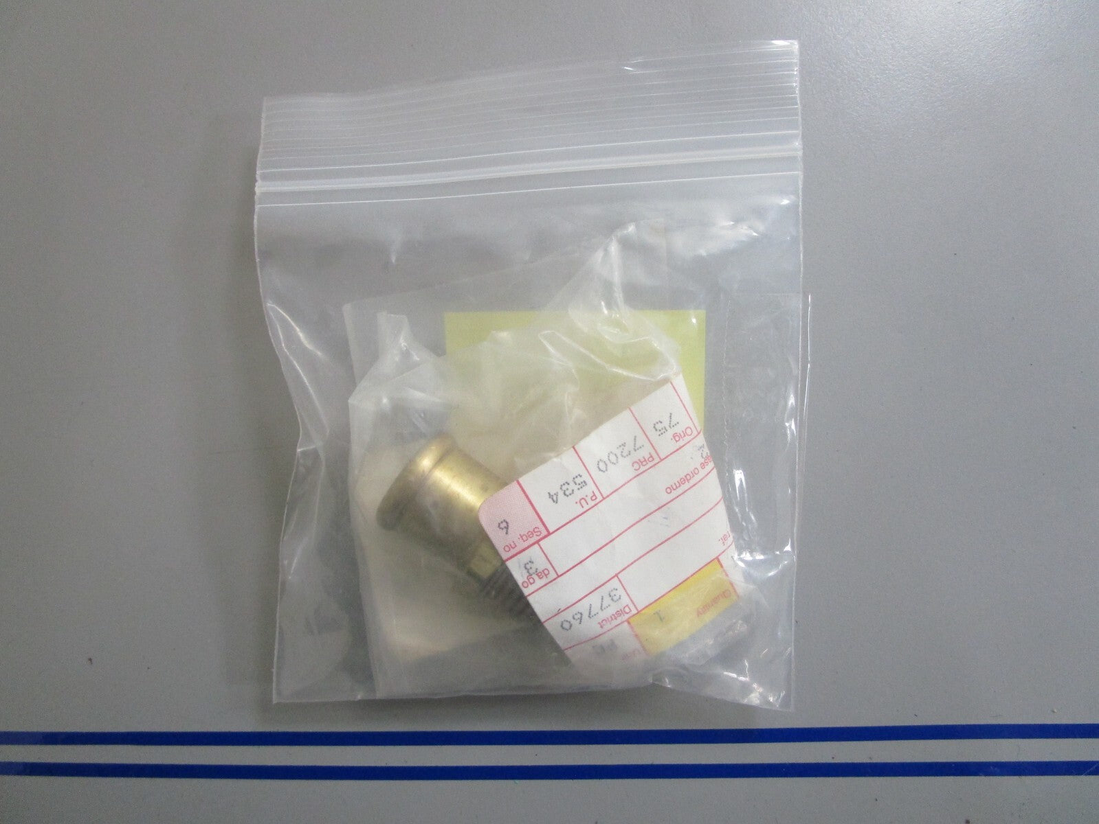 *NEW OEM* 0810 Volvo Penta Hose Attachment 856612