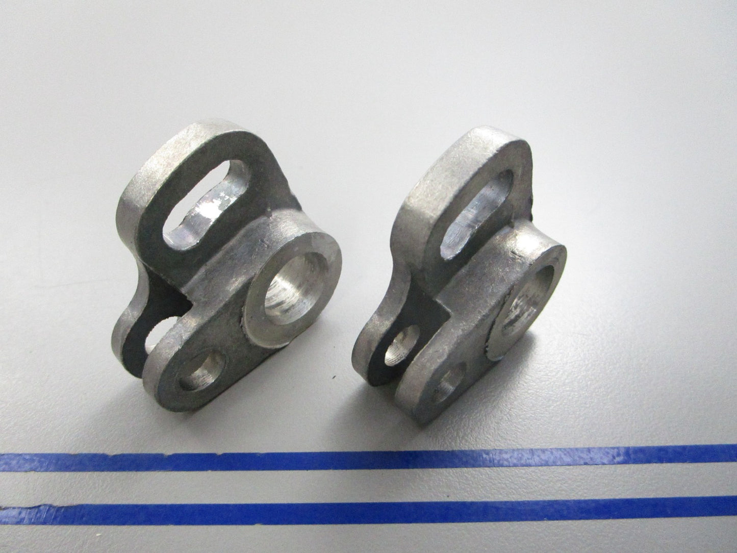 NEW OEM (LOT OF 2) 309747 0309747 OMC Johnson Evinrude 9.5hp Clevis 0810
