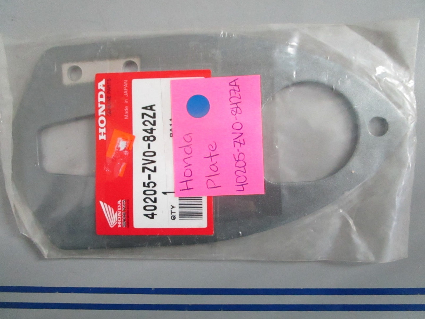NEW OEM 40205-ZV0-842ZA Honda Plate 0820