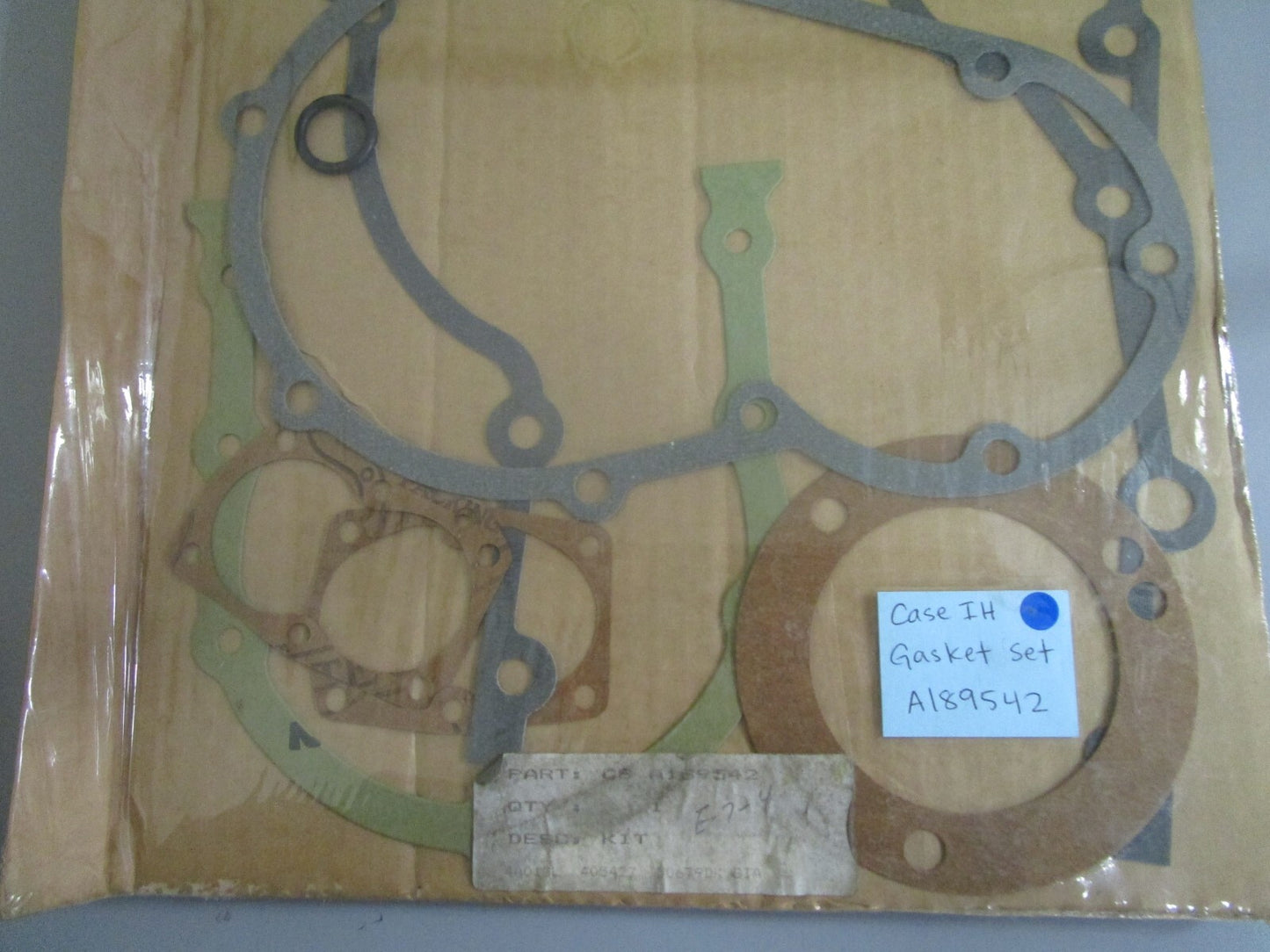 *NEW OEM* 0820 Case IH Gasket Set A189542