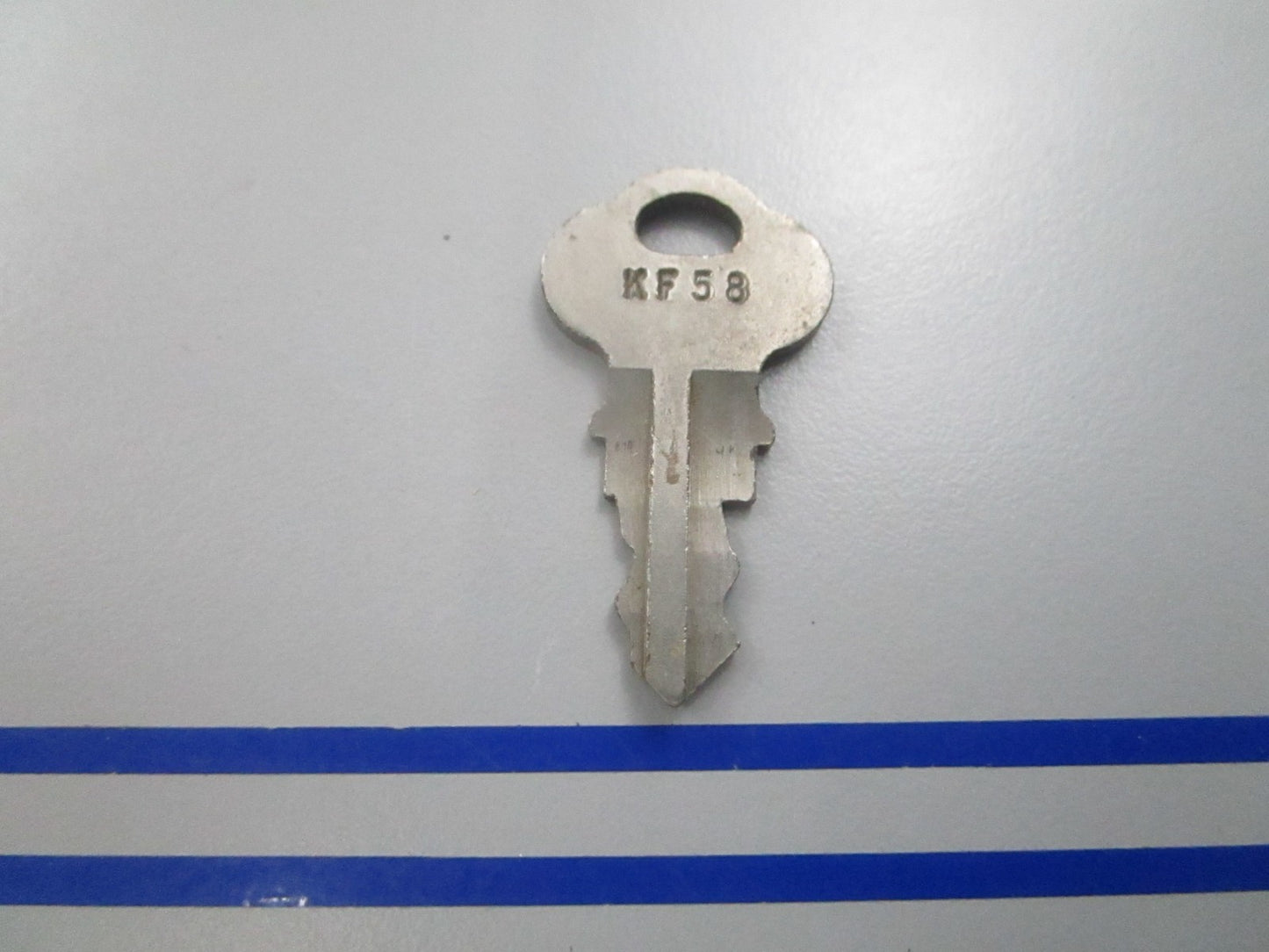 NEW OEM 501573 0501573 OMC Johnson Evinrude K58 Ignition Key 0810