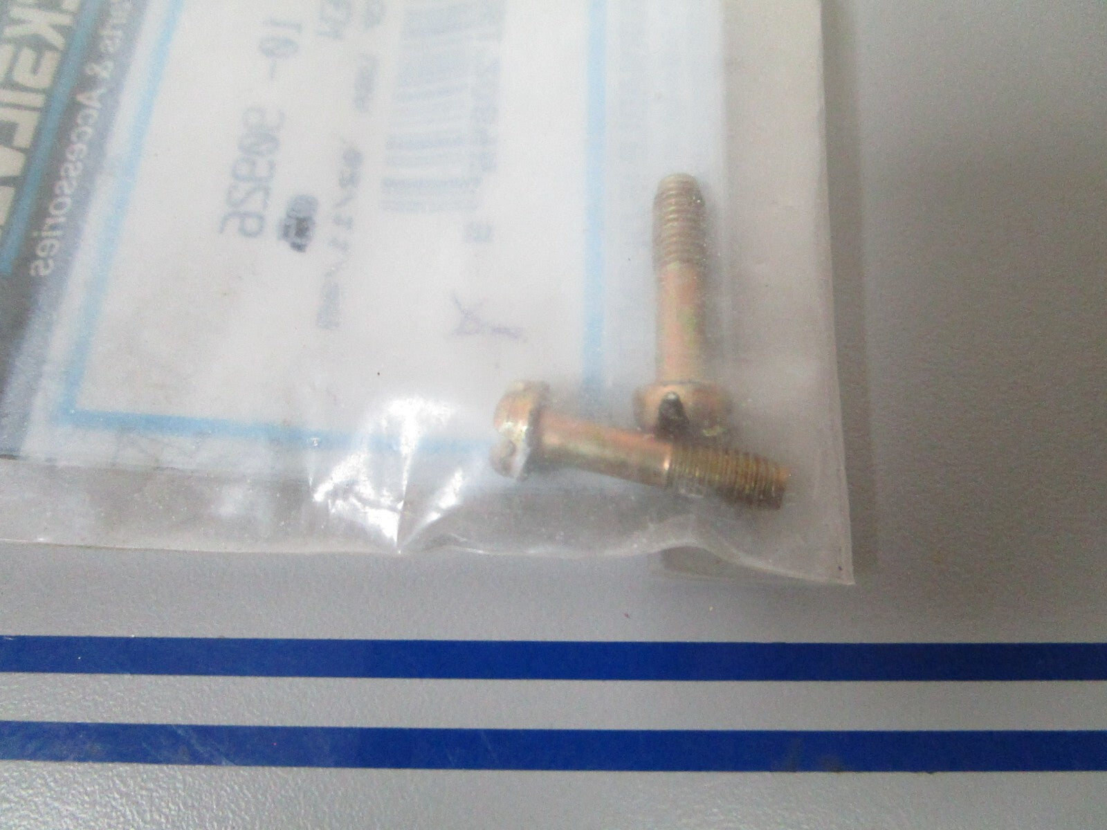 *NEW OEM* (LOT OF 2) 0810 Mercury Quicksilver Screw 10-90926