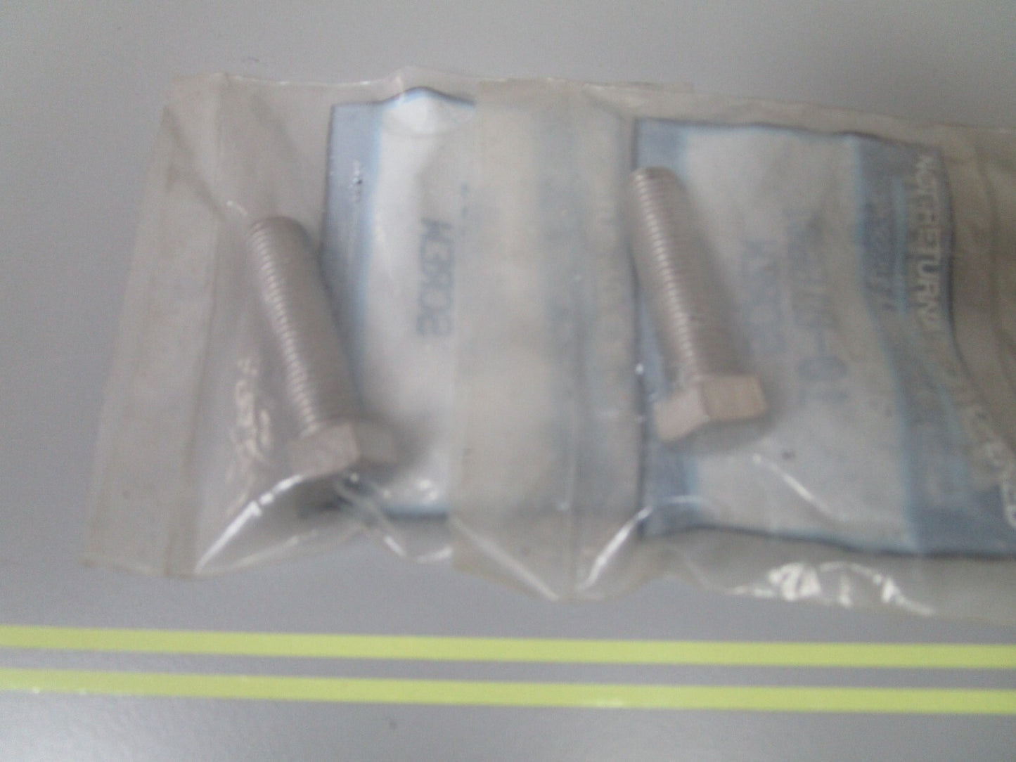 *NEW OEM* (LOT OF 2) 0810 Mercury Quicksilver Screw 10-816601