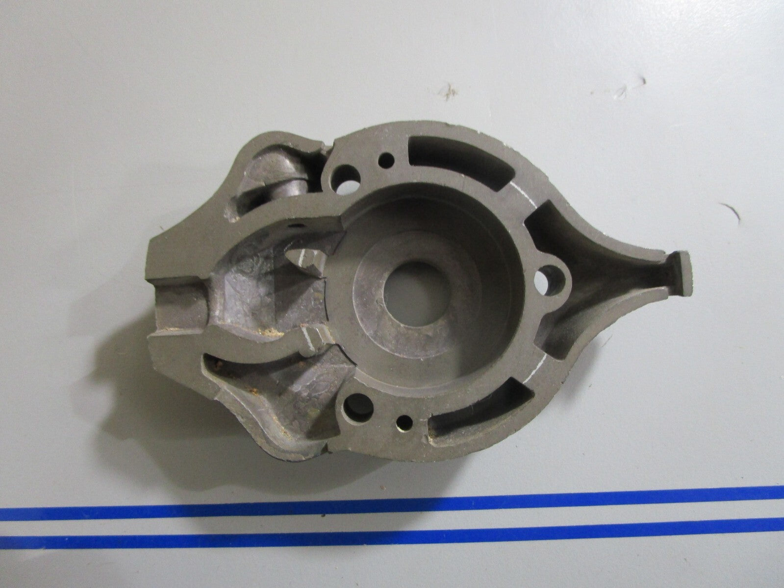 *NEW OEM* 0810 OMC Johnson Evinrude Housing 300463 0300463