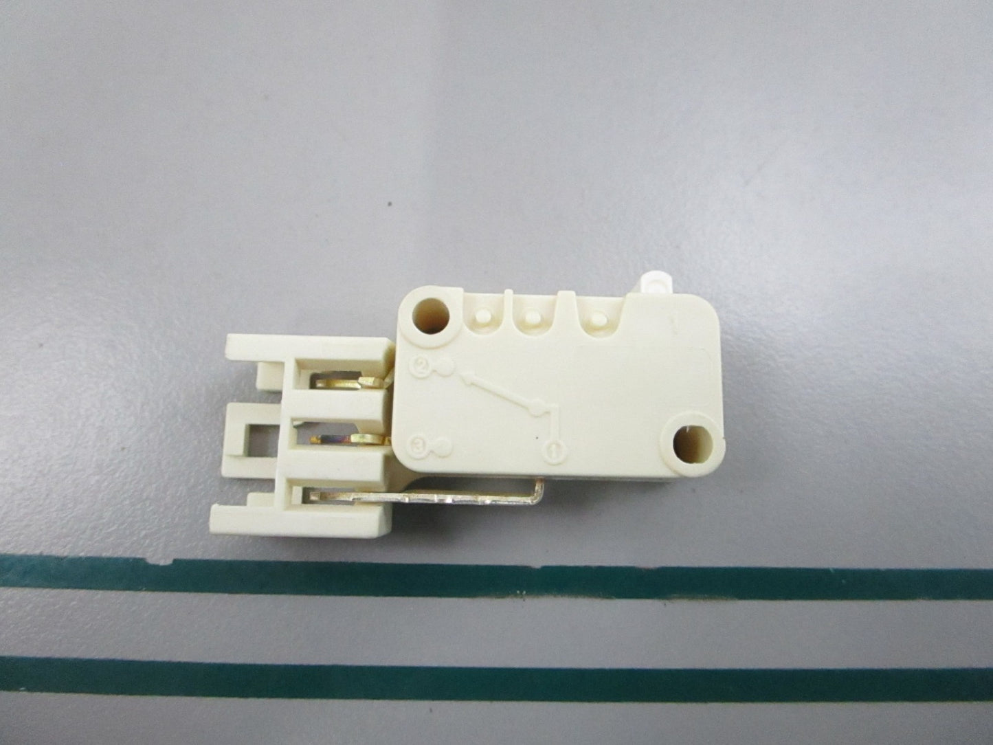 NEW OEM 00611665 Bosch Switch 0810