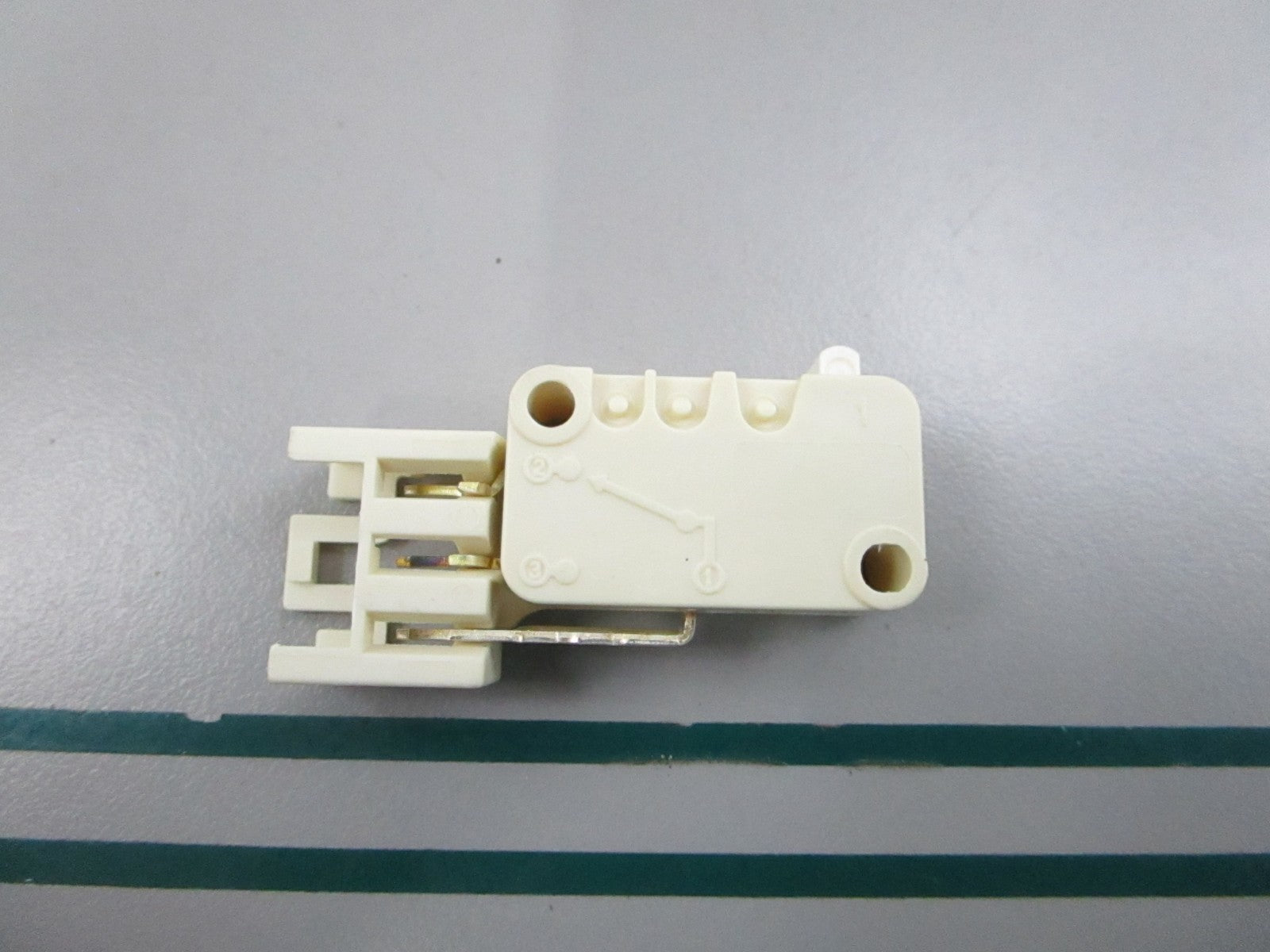 NEW OEM 00611665 Bosch Switch 0810