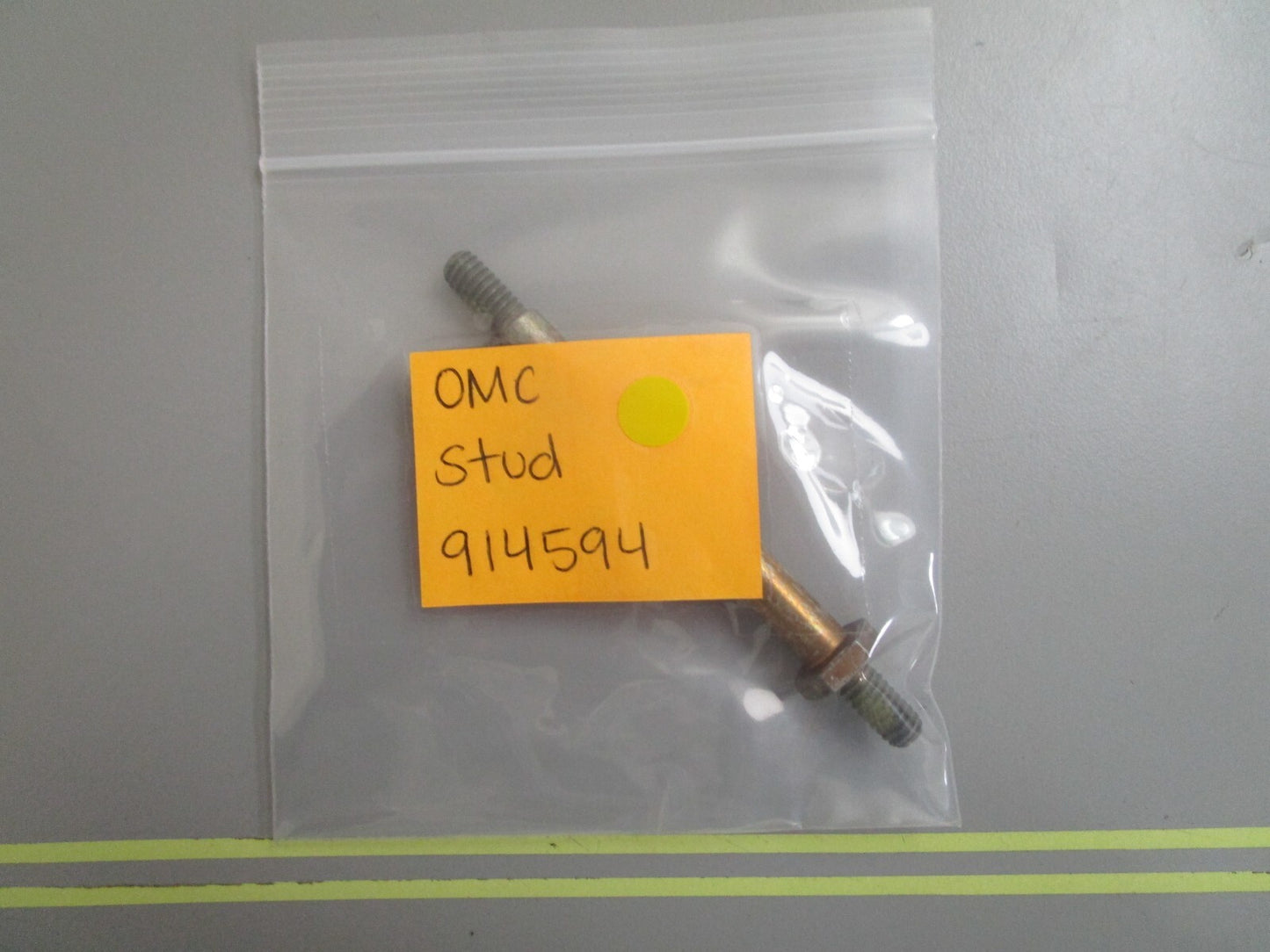 *NEW OEM* 0810 OMC Johnson Evinrude Stud 914594 0914594