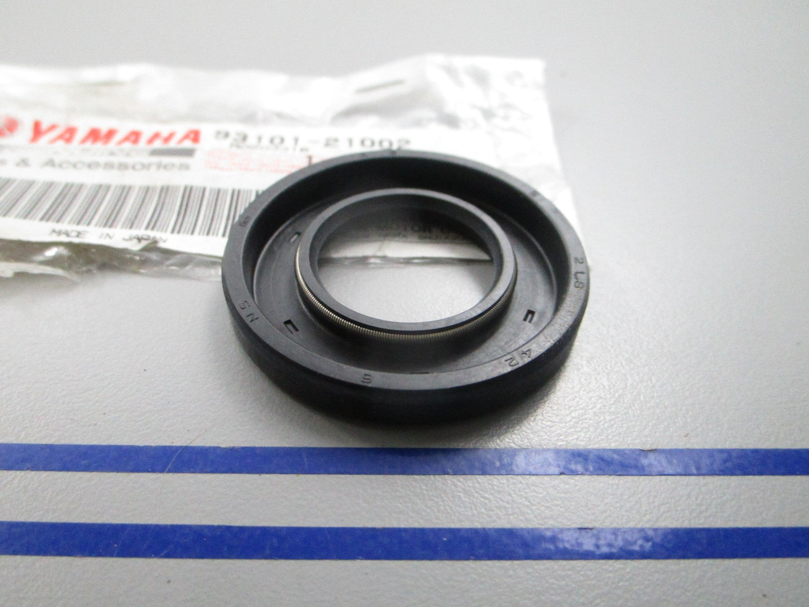 NEW OEM 93101-21002-00 Yamaha Oil Seal 0810