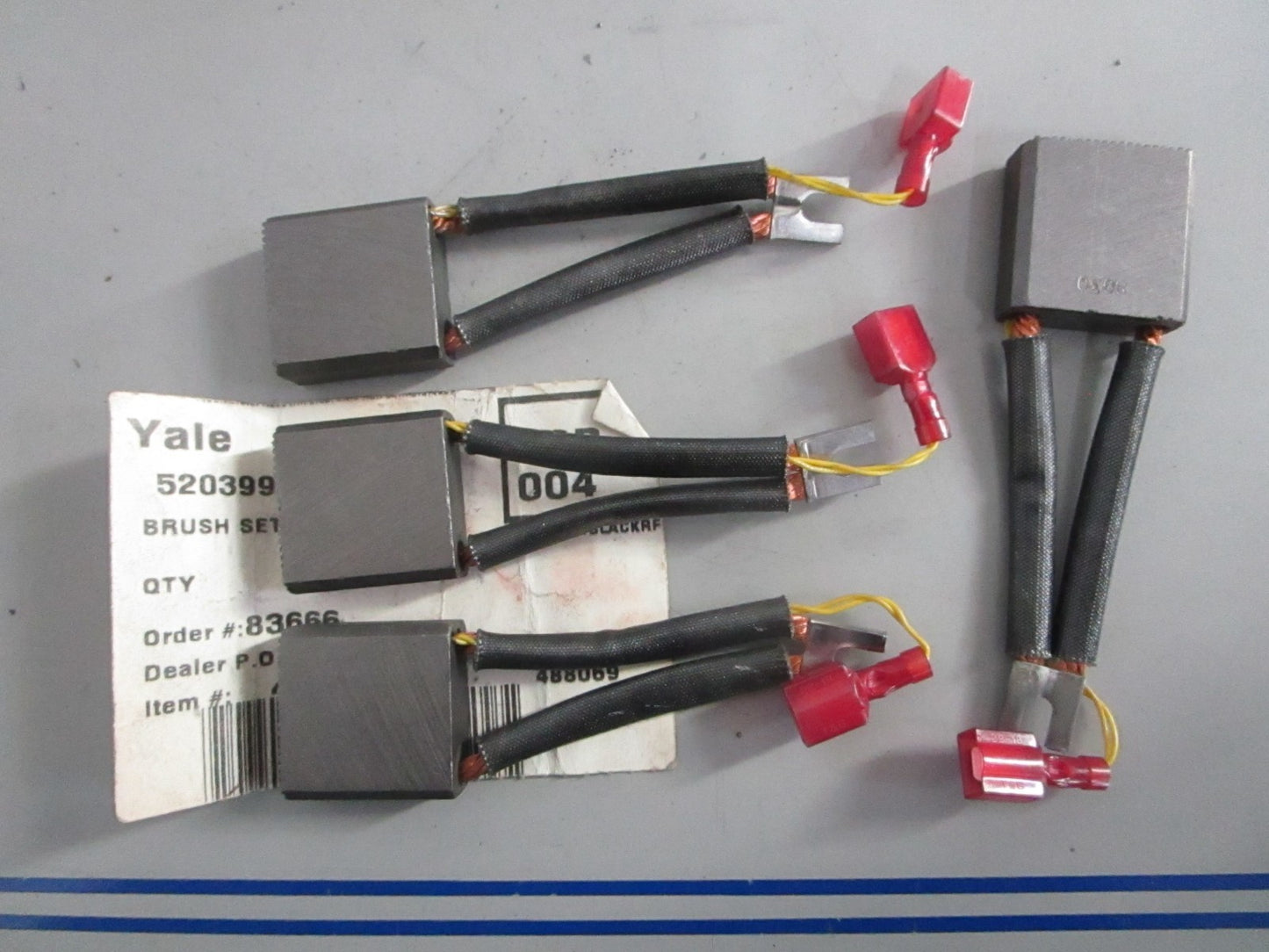 NEW OEM 520399819 Yale 4 Brush Set 0820