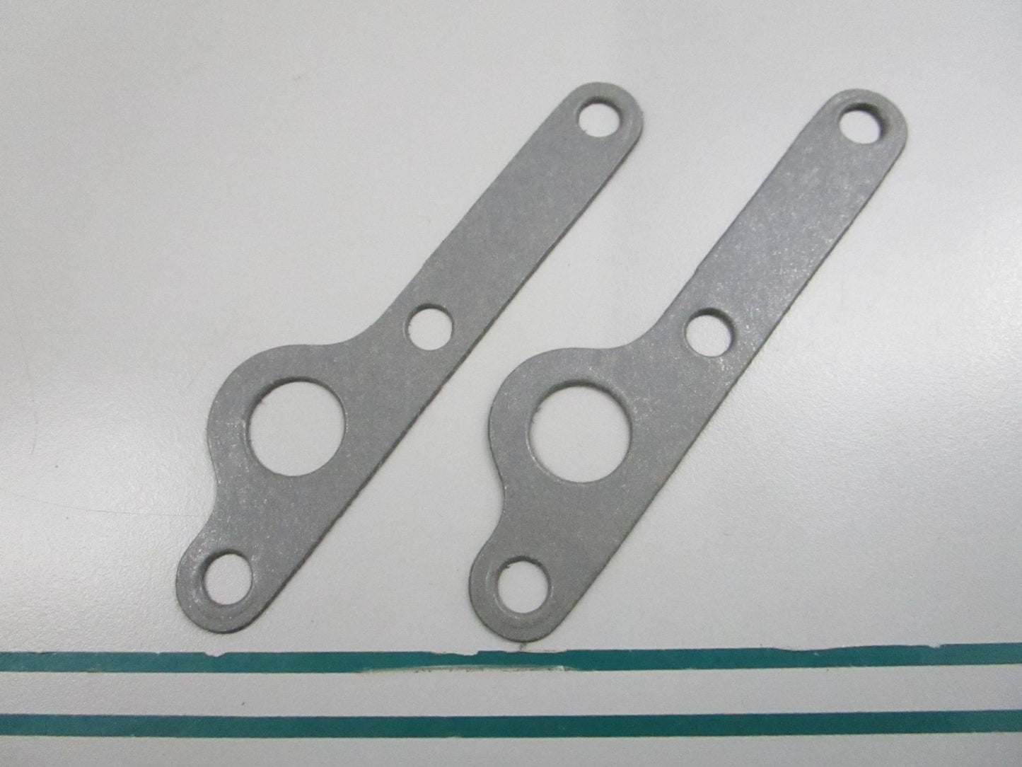 NEW OEM (LOT OF 2) 332999 0332999 OMC Johnson Evinrude Gasket 0810
